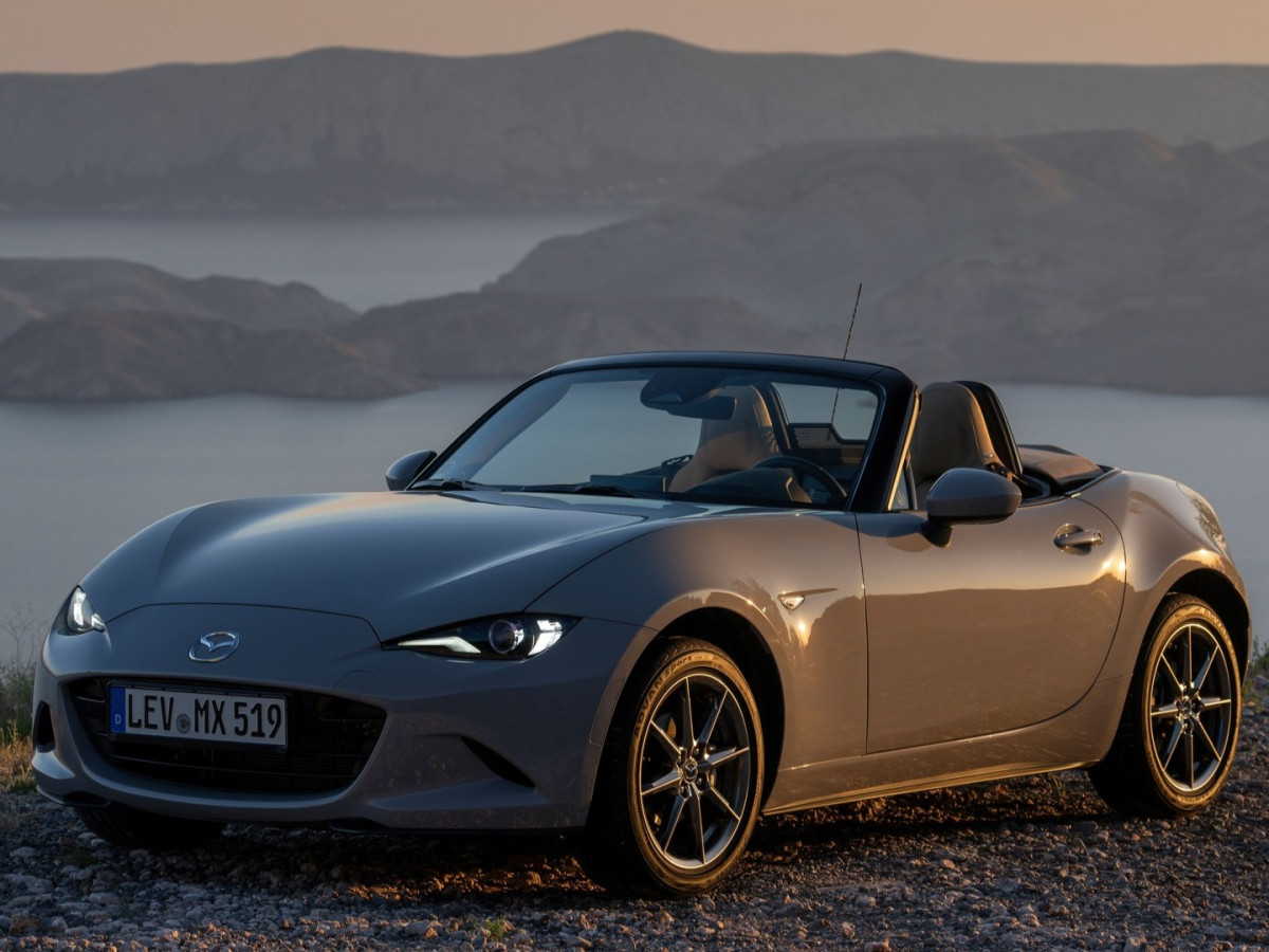 Πριν από 35 χρόνια, το Mazda MX-5 έκανε το ντεμπούτο του στην Έκθεση Αυτοκινήτου του Σικάγο.