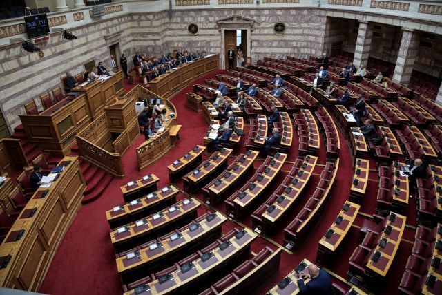 Ζήτησαν ονομαστική ψηφοφορία, αλλά απουσίαζαν οι βουλευτές τους…