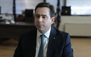 Μηταράκης για Ελαιώνα: Μετανάστες και αλληλέγγυοι απειλούν το προσωπικό μας