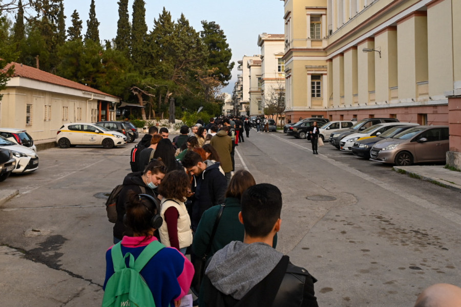 Συγκλονιστική ανταπόκριση των Αθηναίων που έσπευσαν να δώσουν αίμα