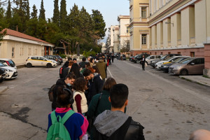 Συγκλονιστική ανταπόκριση των Αθηναίων που έσπευσαν να δώσουν αίμα
