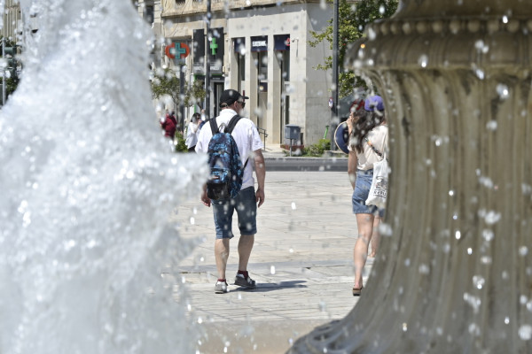 Καιρός: Ισχυροί βοριάδες, υψηλός κίνδυνος πυρκαγιάς και νέα άνοδος της θερμοκρασίας από την Τετάρτη