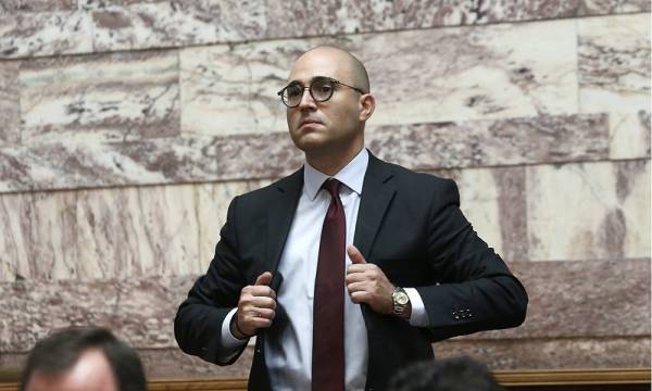 Μάλλον θα πρέπει να «μαζέψει» κάποιους ο Μητσοτάκης