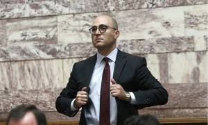Μάλλον θα πρέπει να «μαζέψει» κάποιους ο Μητσοτάκης