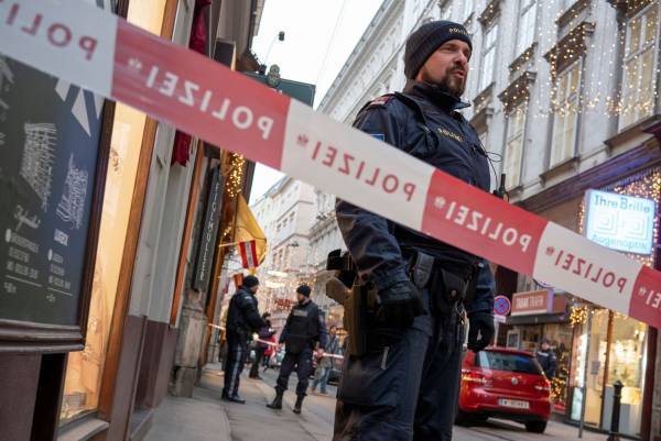 Πυροβολισμοί σε εκκλησία στη Βιέννη με πολλούς τραυματίες