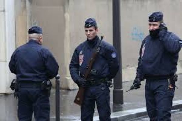 Γαλλία τρομοκρατία: Αναζητείται ο ένατος δράστης