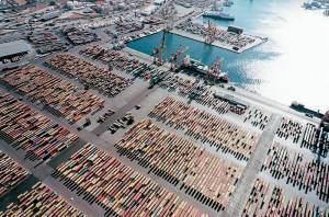 Handelsblatt:Ρεκόρ διακίνησης κοντέινερ στη Μεσόγειο για το λιμάνι του Πειραιά