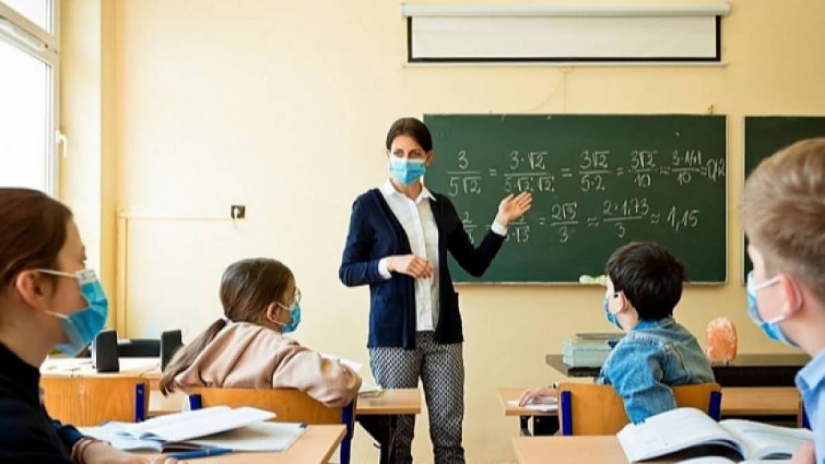 «Διστακτικοί» οι λοιμωξιολόγοι για σχολεία και εμπόριο