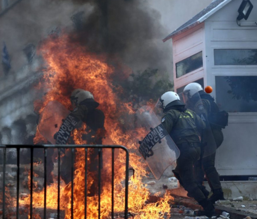 Ελεύθεροι 7 κατηγορούμενοι που συνελήφθησαν πριν τη συγκέντρωση των Τεμπών