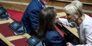 Το τραπέζι στην Γλυφάδα, οι μελιτζάνες της Ντόρας και η ατάκα της Πιπιλή στον Παπανδρέου