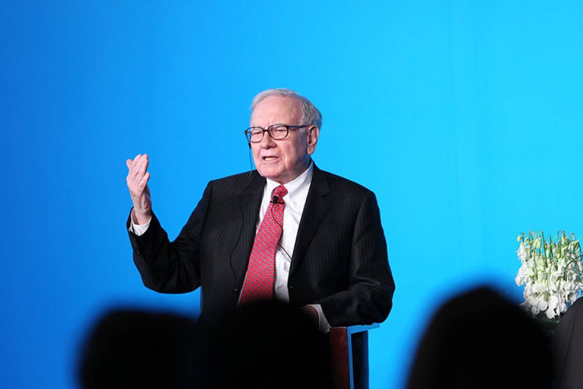 Μπάφετ: Η οικονομία των ΗΠΑ «αγγίζει» εξαιρετικά υψηλές ταχύτητες