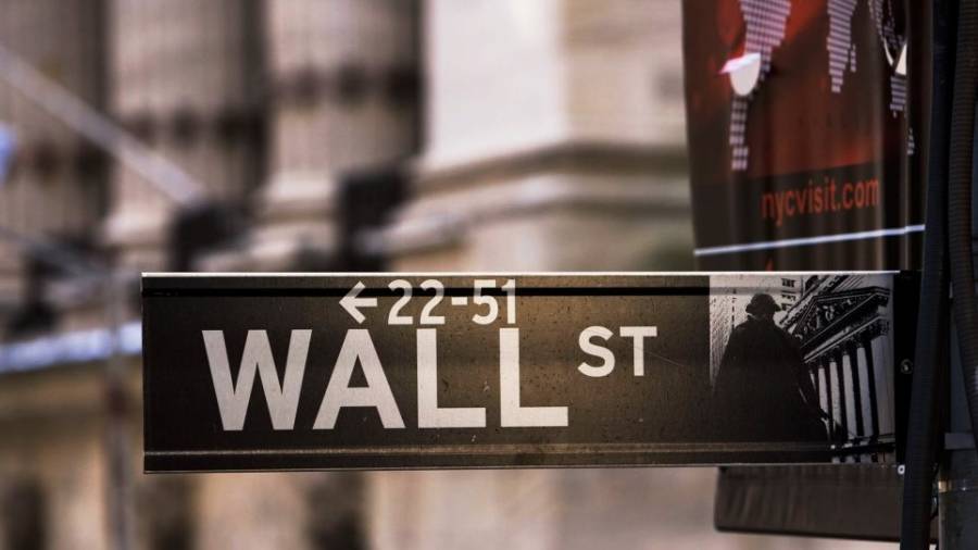 Μεικτά πρόσημα στη Wall Street - Απώλειες για το πετρέλαιο