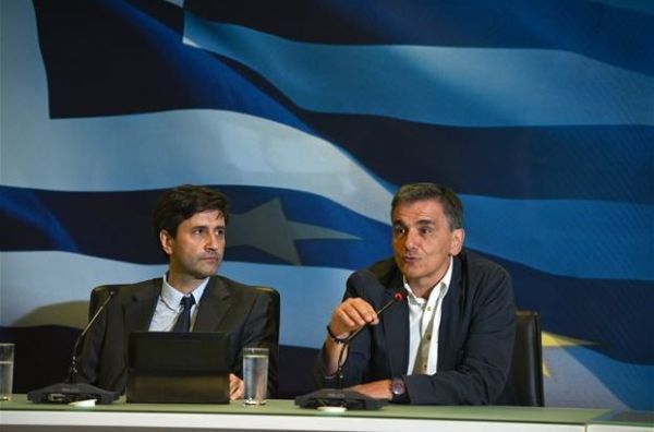 Χουλιαράκης και Τσακαλώτος ενημερώνουν την ΚΟ του ΣΥΡΙΖΑ