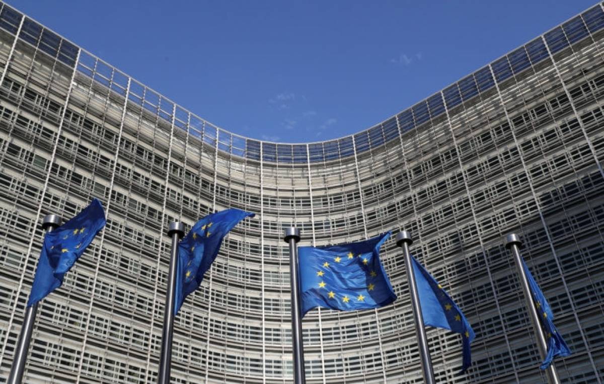 Κομισιόν: Στηρίζουμε την έναρξη ενταξιακών διαπραγματεύσεων με Σκόπια και Τίρανα