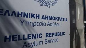 Μειώθηκαν 52% οι εκκρεμείς αιτήσεις ασύλου-Αυξήσεις ροών 17% στα νησιά