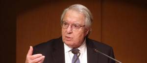 Επανήλθε ο Μπαμπινιώτης με αφορμή το «click away»