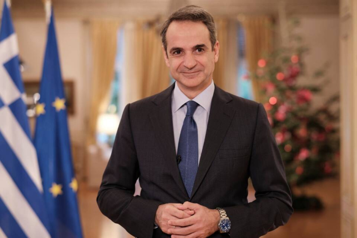 Χριστουγεννιάτικες ευχές Μητσοτάκη με προτάσεις για βιβλία