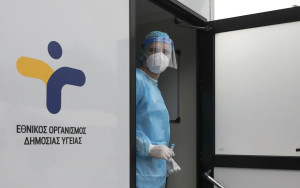 ΕΟΔΥ: Πού θα γίνουν δωρεάν rapid test την Τρίτη (4/1)