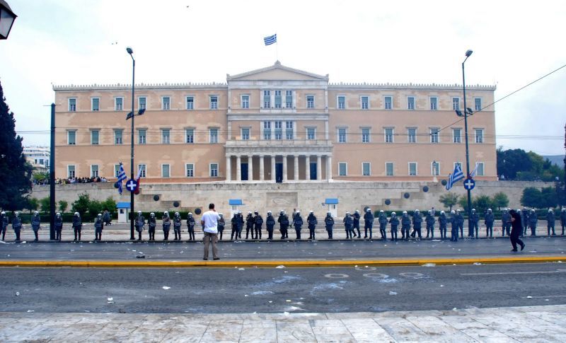 Στο επίκεντρο της ευρωπαϊκής κρίσης ξανά η Ελλάδα το 2015, εκτιμά το Stratfor