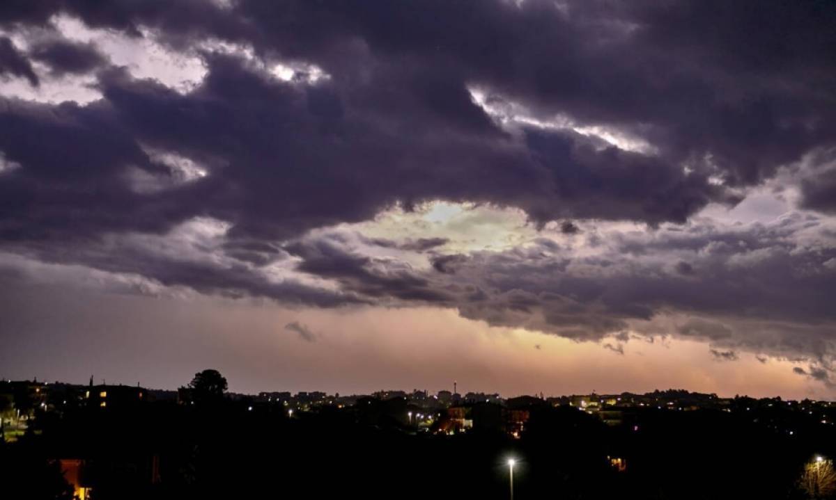 Μεγάλες ποσότητες νερού και 3.500 κεραυνούς έφερε ο «Γηρυόνης»