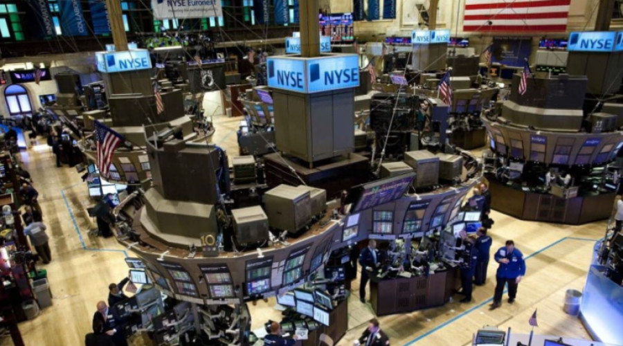 Ρευστοποιήσεις στη Wall Street: Απανωτά «χτυπήματα» από ομόλογα, Fed, Μεσανατολικό