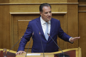 Νομοσχέδιο για «Προστασία των ανηλίκων από προϊόντα καπνού και αλκοόλ» - Με ταυτότητα οι αγορές