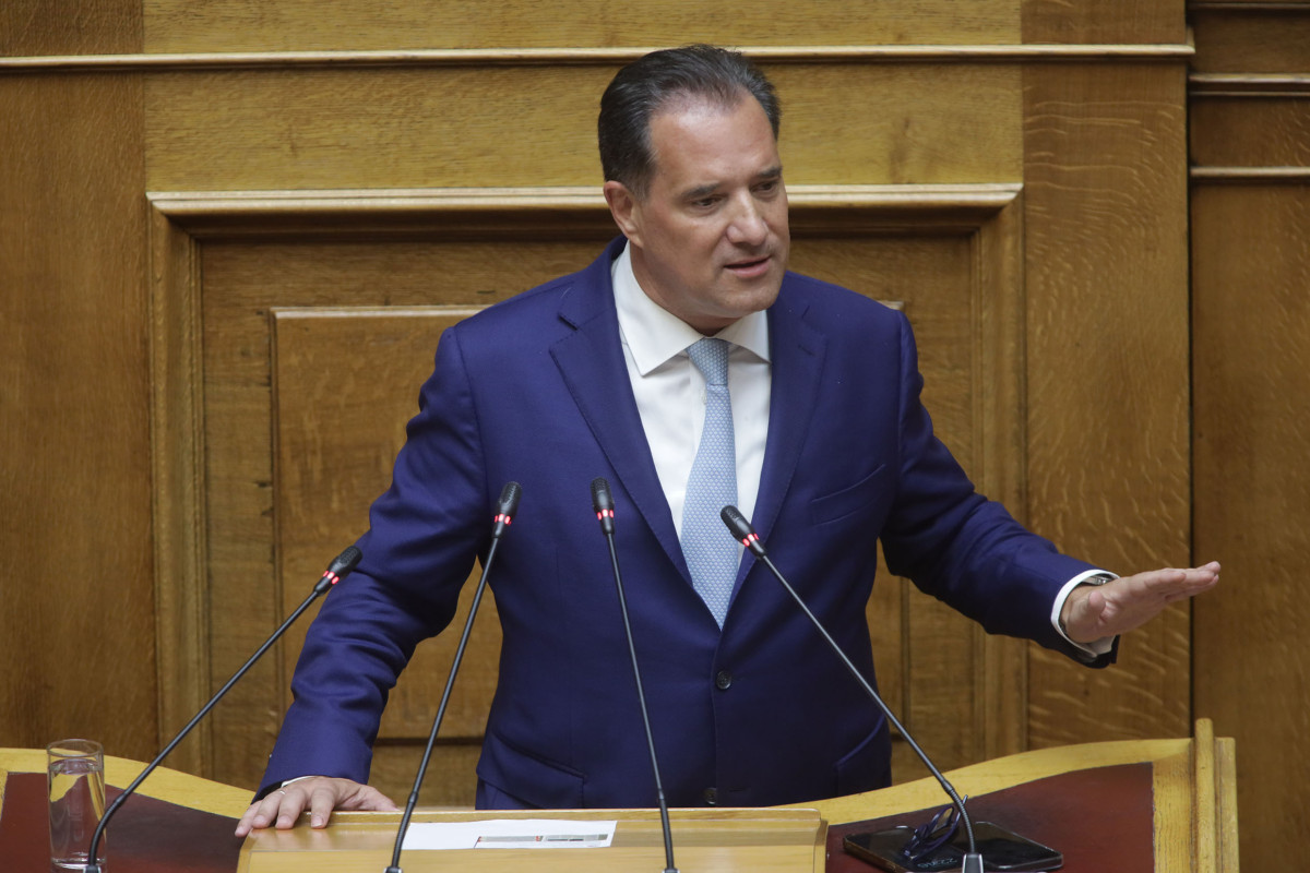 Νομοσχέδιο για «Προστασία των ανηλίκων από προϊόντα καπνού και αλκοόλ» - Με ταυτότητα οι αγορές