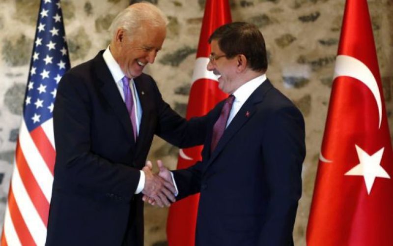 Τηλεφωνική επικοινωνία Μπάιντεν - Νταβούτογλου