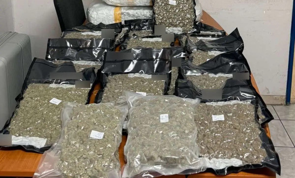 Ομόνοια: Σύλληψη 2 ατόμων με πάνω από 45 κιλά κάνναβης και πλαστά έγγραφα