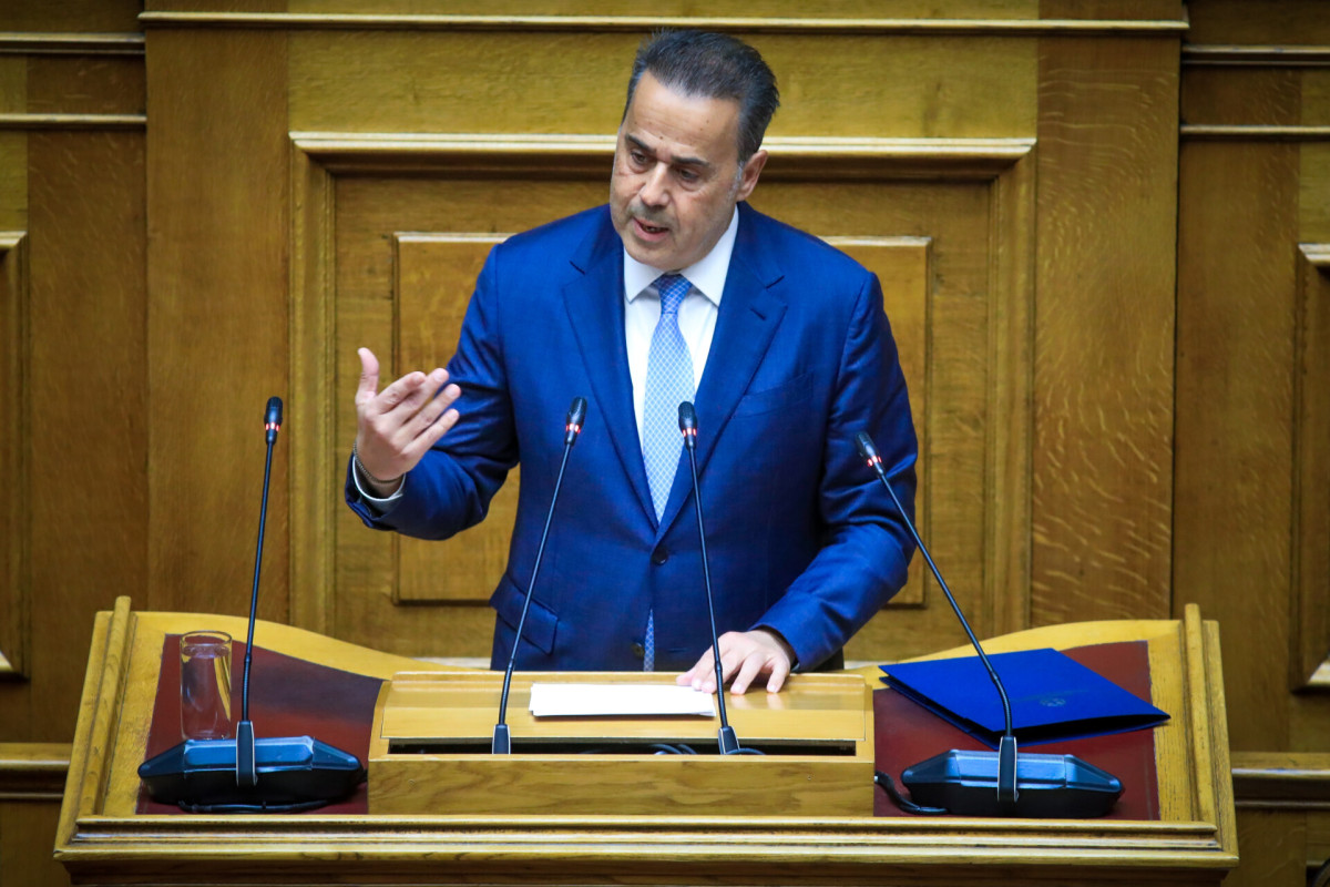 Βουλή: Πράσινο φως στο νομοσχέδιο των ΑΠΕ - Παπασταύρου: «Τρέχει» αποθήκευση ενέργειας έως 1 GW