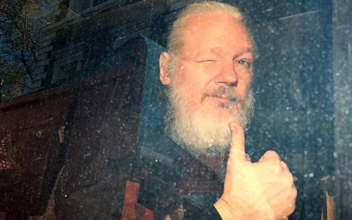 Έτοιμος για συνεργασία με τις σουηδικές αρχές ο Ασάνζ