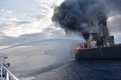 Φωτιά σε δεξαμενόπλοιο στη Σρι Λάνκα-Στο πλήρωμα πέντε Έλληνες ναυτικοί