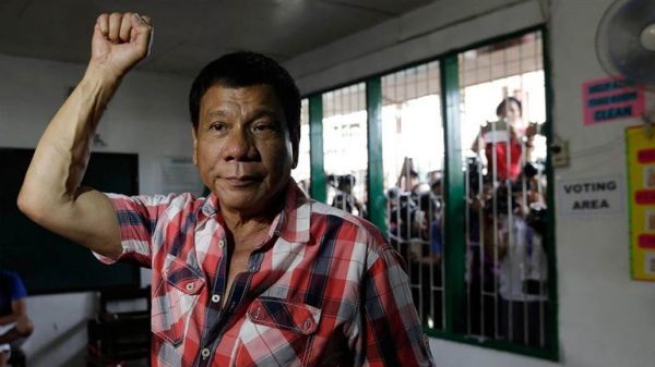 Ο πρόεδρος των Φιλιππίνων βρίζει και απειλεί... τον ΟΗΕ