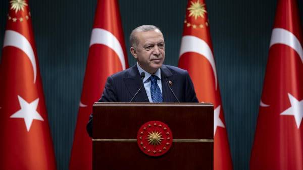 Ο Ερντογάν αλλάζει τον εκλογικό νόμο γιατί χάνει στις δημοσκοπήσεις