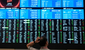 Σε υψηλό μήνα οι ασιατικές μετοχές-Ώθηση από το τεχνολογικό ράλι