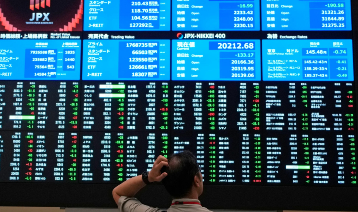 Σε υψηλό μήνα οι ασιατικές μετοχές-Ώθηση από το τεχνολογικό ράλι