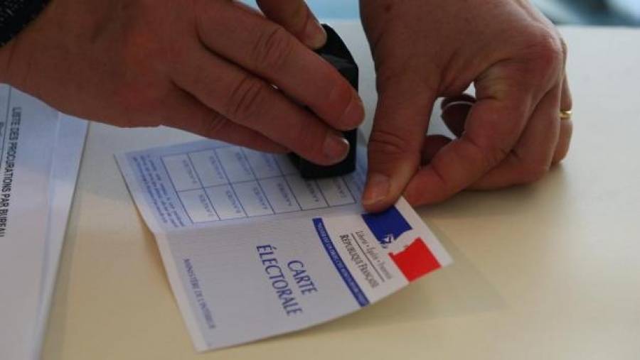 Στις κάλπες οι Γάλλοι για το β’γύρο των δημοτικών εκλογών