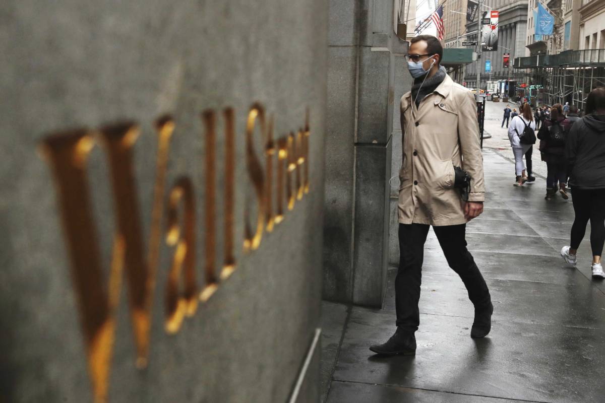 Ανοδικά η Wall Street παρά τον διπλασιασμό των αιτήσεων ανεργίας