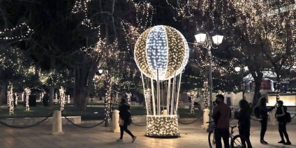 Το εορταστικό ωράριο για καταστήματα, σούπερ μάρκετ-Ανοιχτά και Κυριακή