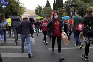 Κορονοϊός: «Stop» στα νέα μέτρα, «στοχοπροσήλωση» στους εμβολιασμούς