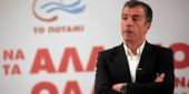Θεοδωράκης: Δεν διαπραγματεύονται. Μεταφράζουν και υπογράφουν