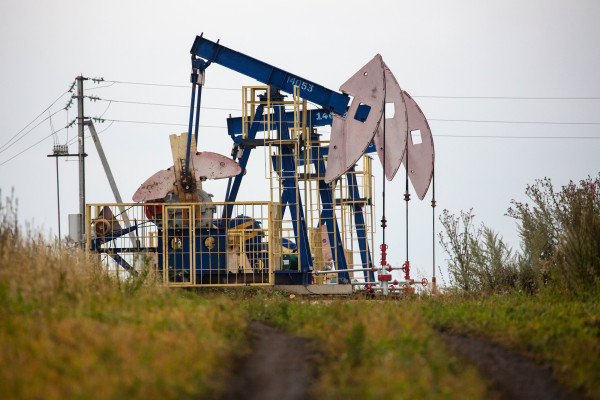 Commerzbank: Μείωσε τις προβλέψεις της για τις τιμές του πετρελαίου
