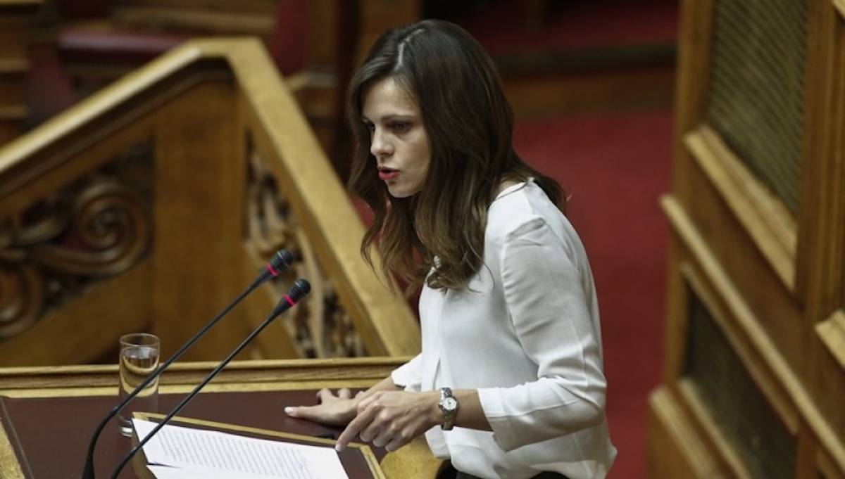 Αχτσιόγλου: Αντιπολίτευση της απόγνωσης και της απελπισίας από τη ΝΔ