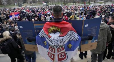 Οι Σέρβοι μια γροθιά υπέρ του Τζόκοβιτς