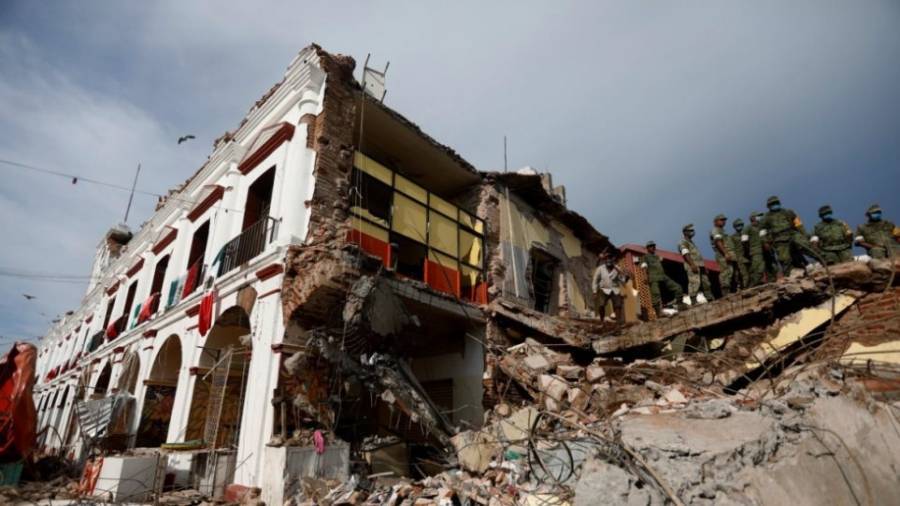 Ινδονησία: Προειδοποίηση για τσουνάμι μετά το σεισμό των 7,4 Ρίχτερ