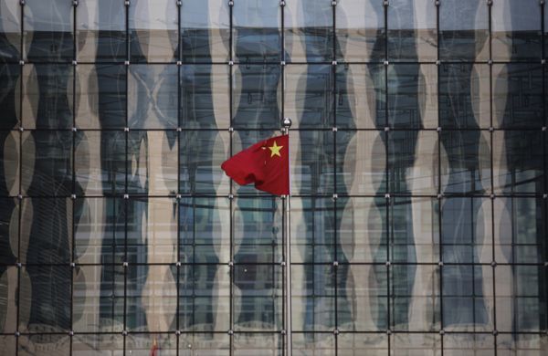 Το Πεκίνο επιβάλλει νέους ελέγχους για να εμποδίσει εκροές κεφαλαίων
