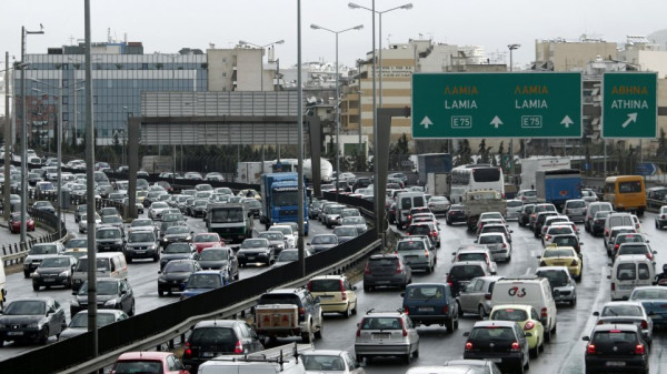 Μέτρα για την κίνηση στον Κηφισό: Εγκαθίστανται γερανοφόρα της Τροχαίας