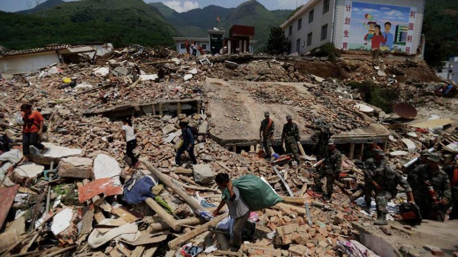 Φονικός σεισμός 7,4 Ρίχτερ στην Κίνα-Ο τραγικός απολογισμός