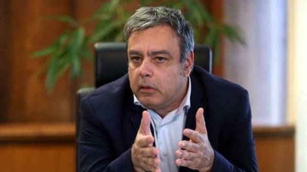 Βερναρδάκης: Εξετάζεται προσχώρηση των έξι που έδωσαν ψήφο εμπιστοσύνης