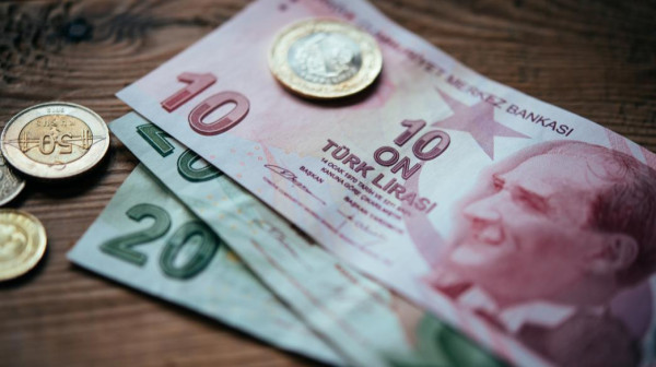 Τουρκική λίρα: Νέο χαμηλό ρεκόρ έναντι του αμερικανικού δολαρίου